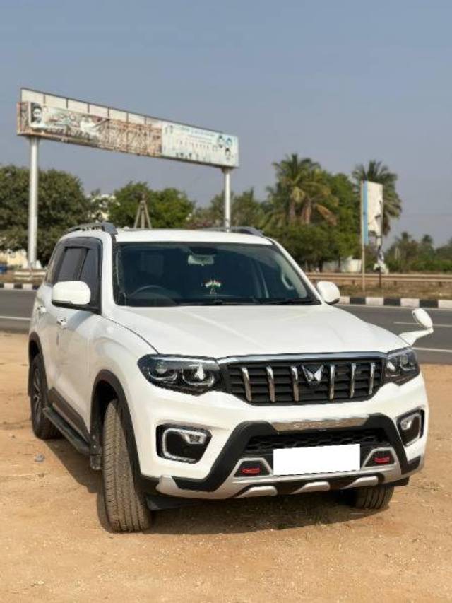 https://images10.gaadi.com/usedcar_image/4622692/original/processed_6be0db8d-0ec2-45ab-baeb-898b1ba2042c.jpg?imwidth=6400