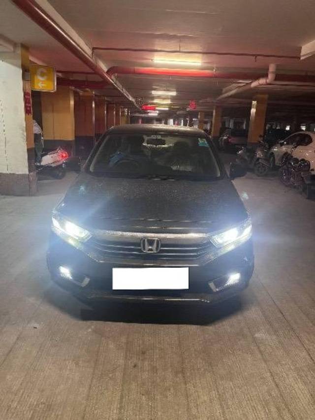 https://images10.gaadi.com/usedcar_image/4622698/original/processed_0198ab87-f370-443f-b76d-7d71c493fa94.jpeg?imwidth=6400