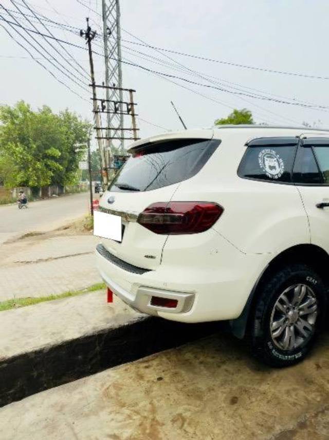 https://images10.gaadi.com/usedcar_image/4622704/original/processed_30b28956-de93-4457-a5c2-1d97eb60c55e.jpeg?imwidth=6402