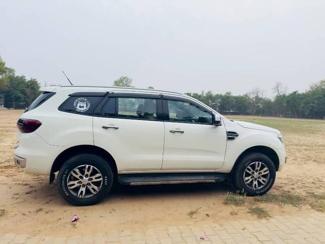 https://images10.gaadi.com/usedcar_image/4622704/original/processed_c04ea5d4-2920-4fc2-80d2-20dd6008189d.jpeg?imwidth=6401