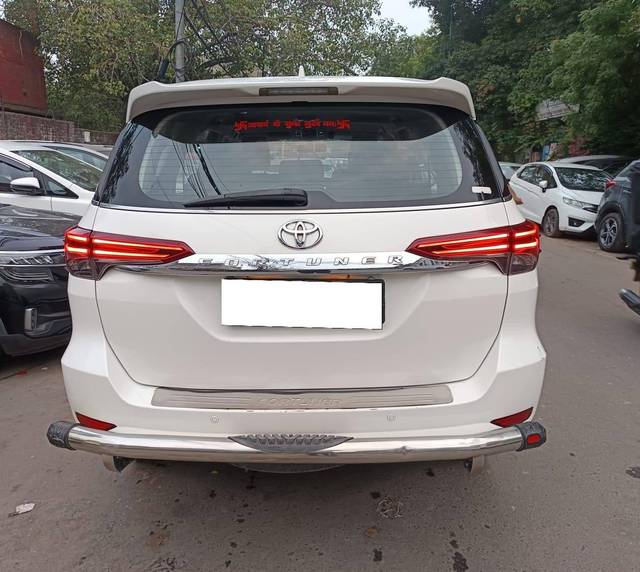 https://images10.gaadi.com/usedcar_image/4622716/original/processed_2fd70ca8f2a09c4da8b119cb3f7f2404.jpg?imwidth=6402