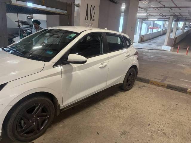 https://images10.gaadi.com/usedcar_image/4622781/original/processed_ce6c9aa8-fb4b-4a98-94bb-74bf0e67756a.jpg?imwidth=6400