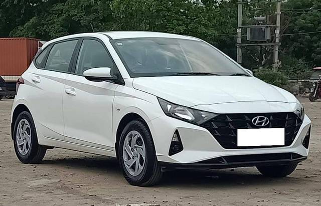 https://images10.gaadi.com/usedcar_image/4622786/original/processed_7b6c3610bb59833bae1858cbf83fb5be.jpg?imwidth=6400