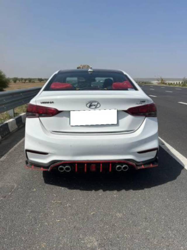 https://images10.gaadi.com/usedcar_image/4622795/original/processed_fccaf486-7dd4-4619-830d-b05612cef186.jpg?imwidth=6400