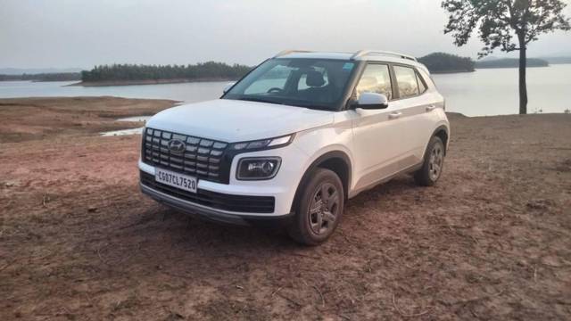 https://images10.gaadi.com/usedcar_image/4622796/original/processed_5826ea06-d82e-47b4-a9a9-01fcfecdbe1f.jpg?imwidth=6401