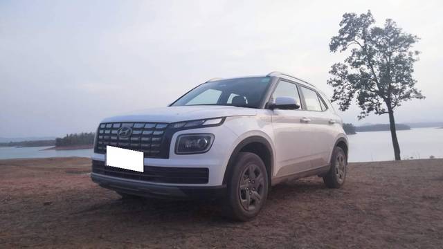 https://images10.gaadi.com/usedcar_image/4622796/original/processed_d404e442-f39b-4625-83b2-7d25c8776460.jpg?imwidth=6402