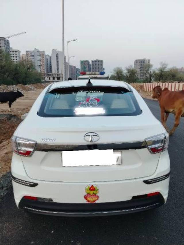 https://images10.gaadi.com/usedcar_image/4622839/original/processed_2e16bb4e-8c01-41d8-bb76-259737e904b6.jpg?imwidth=6402