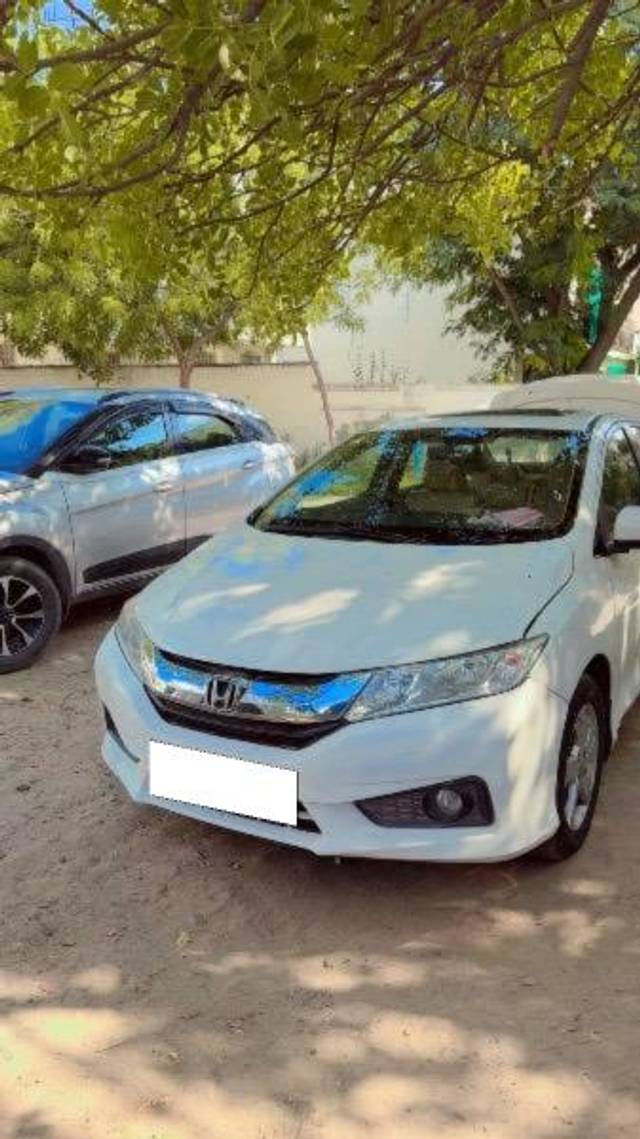 https://images10.gaadi.com/usedcar_image/4622910/original/processed_643b34ca-ff08-405a-9ec3-1b3360282300.jpeg?imwidth=6400