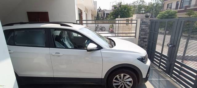 https://images10.gaadi.com/usedcar_image/4623004/original/processed_e5fe80d9-6c06-4b1f-ba4f-7b98abf70850.jpg?imwidth=6400