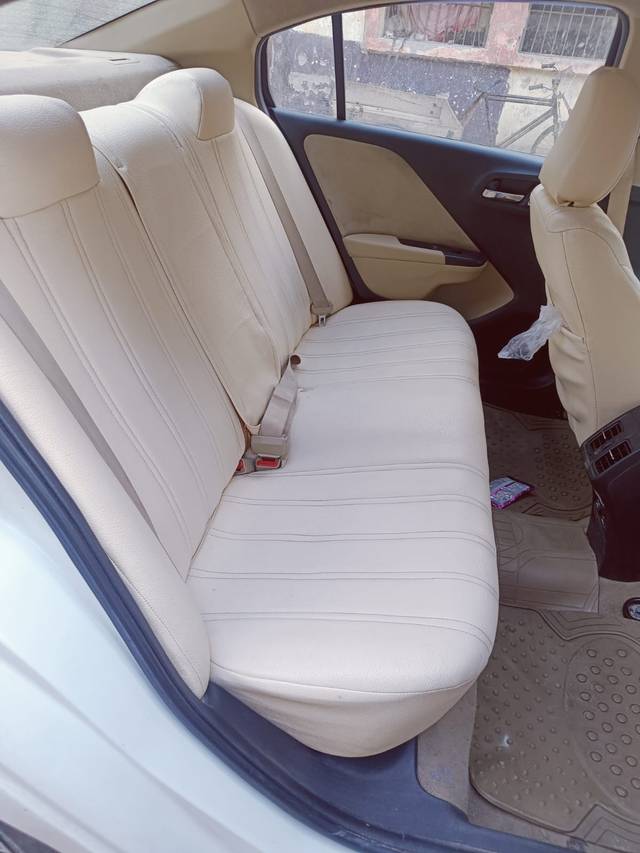https://images10.gaadi.com/usedcar_image/4623039/original/205df78e-f0b1-450a-8245-fd17cdbf9875.jpg?imwidth=6401
