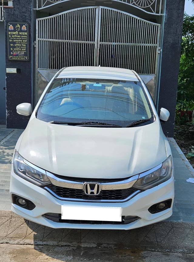 https://images10.gaadi.com/usedcar_image/4623039/original/processed_processed_a6a28789-5cab-4105-9fc4-28f062551e8e.jpg?imwidth=6402