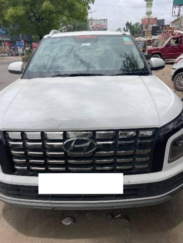 https://images10.gaadi.com/usedcar_image/4623068/original/processed_b1c74f48-3c95-4f90-9246-bf57b4ba776c.jpeg?imwidth=6400