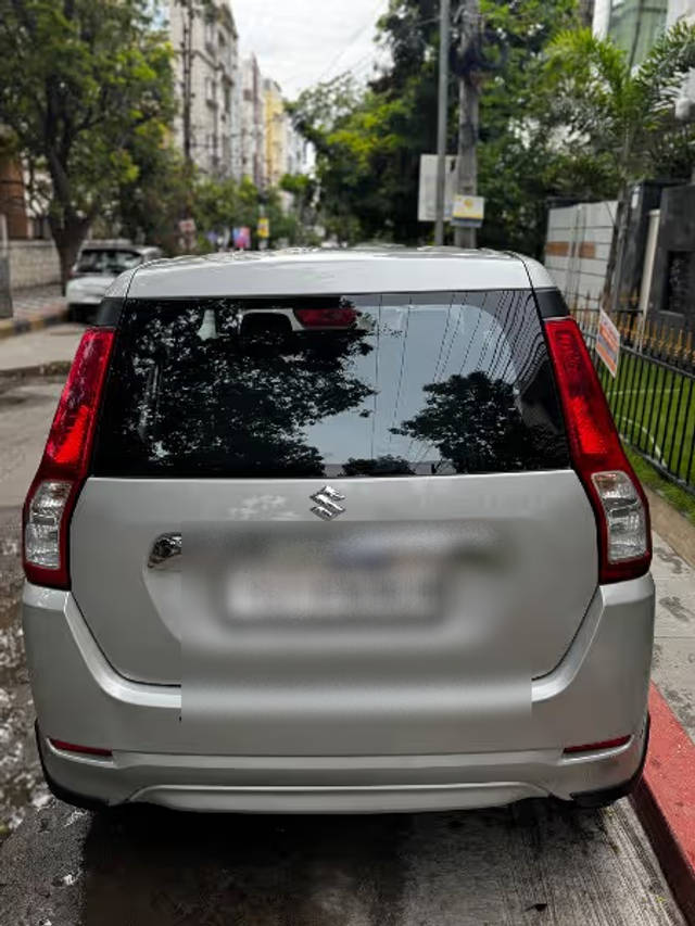 https://images10.gaadi.com/usedcar_image/4623107/original/95f6dbd8-db34-4c9c-855e-7b47e8188e35.png?imwidth=6402