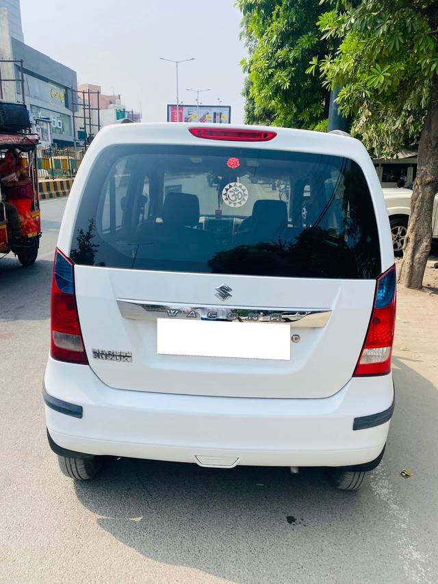 https://images10.gaadi.com/usedcar_image/4623165/original/processed_2afa5820-fada-4ea8-818a-4493926dd0bb.jpg?imwidth=6401
