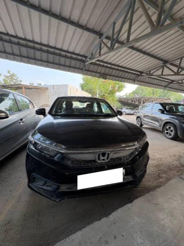 https://images10.gaadi.com/usedcar_image/4623182/original/processed_7acff486-aef6-4775-89d8-6b1ed1a3f0a9.jpg?imwidth=6402