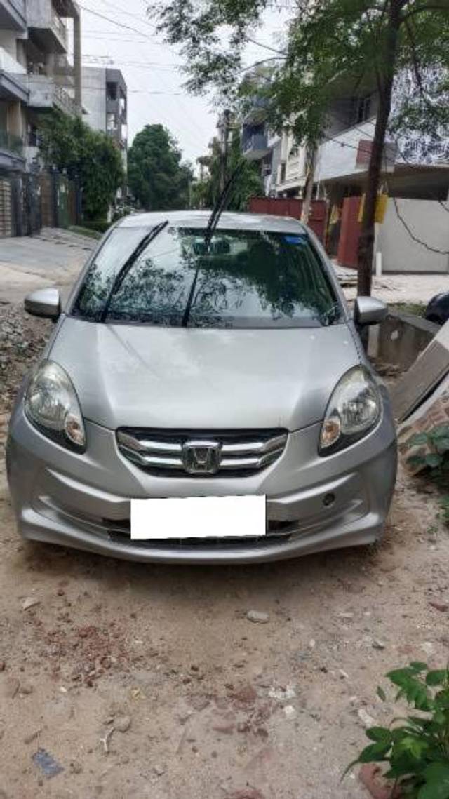 https://images10.gaadi.com/usedcar_image/4623200/original/processed_d5f68a5d-5443-420d-8272-797449412a35.jpg?imwidth=6400