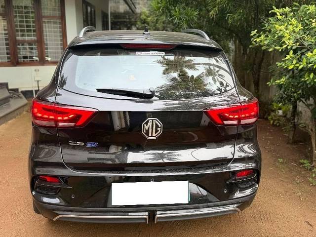 https://images10.gaadi.com/usedcar_image/4623212/original/processed_a3d35b0c-b4bb-4455-9c59-e7ec9a3fde3f.jpeg?imwidth=6402