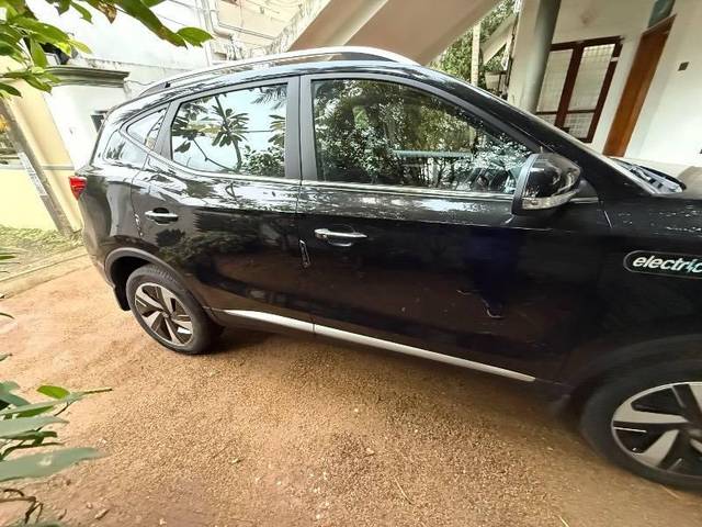 https://images10.gaadi.com/usedcar_image/4623212/original/processed_deebe614-56f0-42fc-a1e6-dcb8cb7eb529.jpeg?imwidth=6401