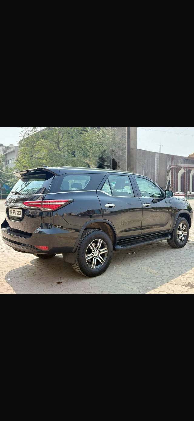 https://images10.gaadi.com/usedcar_image/4623213/original/processed_a657a2f3-46fe-4b2f-b75b-a980315afffc.png?imwidth=6402