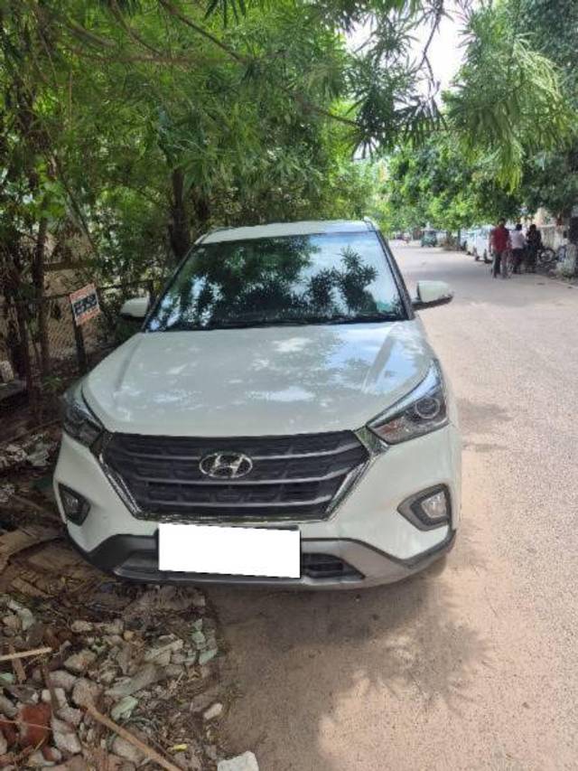 https://images10.gaadi.com/usedcar_image/4623323/original/processed_dfef3f4d-f1df-4ab6-92ee-6f9a4b6f9878.jpg?imwidth=6400