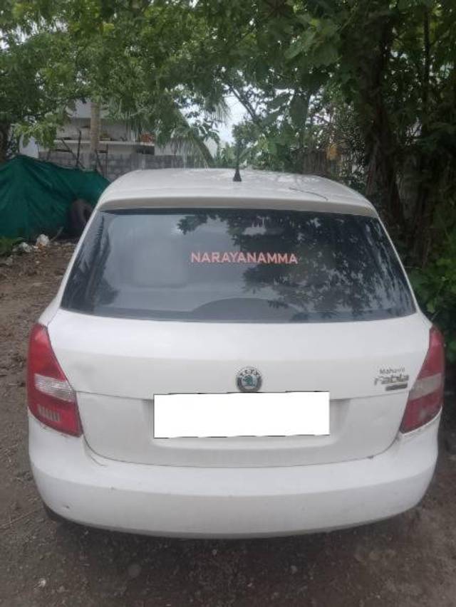 https://images10.gaadi.com/usedcar_image/4623324/original/processed_ff2d5e39-3a97-4abc-9c7e-0b97928adb5b.jpg?imwidth=6401