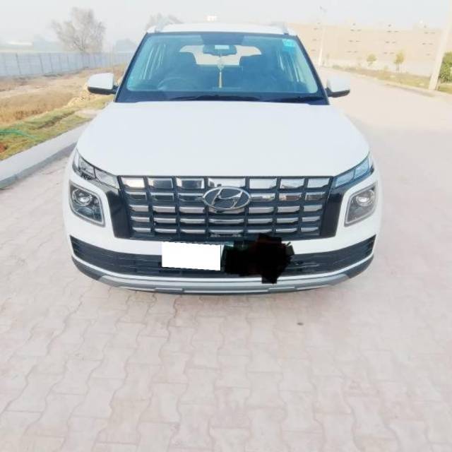 https://images10.gaadi.com/usedcar_image/4623331/original/processed_c22c5903-b45d-454e-bbbc-541b257cbaa8.jpg?imwidth=6400