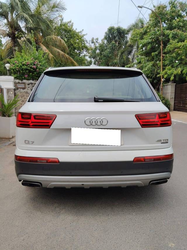 https://images10.gaadi.com/usedcar_image/4623334/original/processed_2ab5febbdd5bc6049bbafd72ddc3849d.jpg?imwidth=6402
