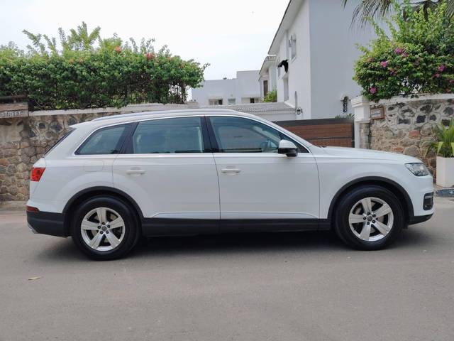 https://images10.gaadi.com/usedcar_image/4623334/original/processed_33c520875f8ab7b1525f78e1002f3da9.jpg?imwidth=6401