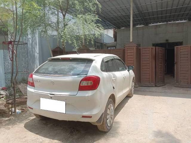 https://images10.gaadi.com/usedcar_image/4623349/original/processed_5aebea3d-0bf1-4edd-b7eb-795e19950b7c.jpg?imwidth=6402