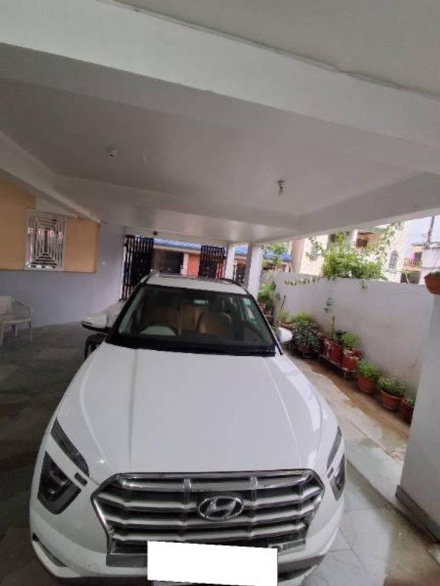 https://images10.gaadi.com/usedcar_image/4623363/original/processed_131ceb1f-58ea-4266-8a13-332097bcae5a.jpg?imwidth=6400