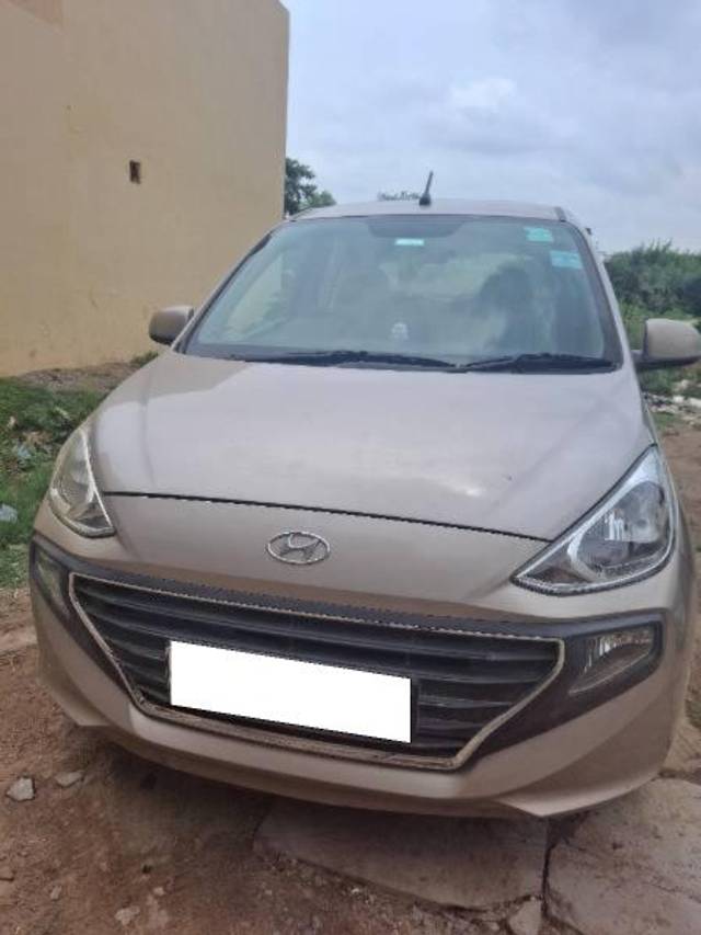 https://images10.gaadi.com/usedcar_image/4623403/original/processed_54f569d8-026a-4be3-a67c-094b5765981f.jpg?imwidth=6402