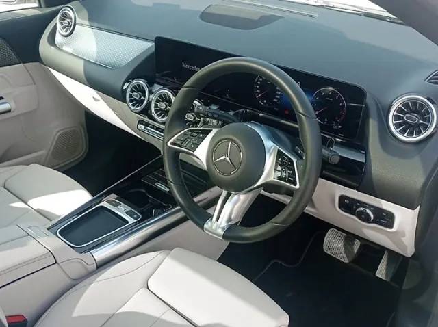 https://images10.gaadi.com/usedcar_image/4623417/original/586b0e26dc1cbb7cde18747cbb2366e6.jpg?imwidth=6401