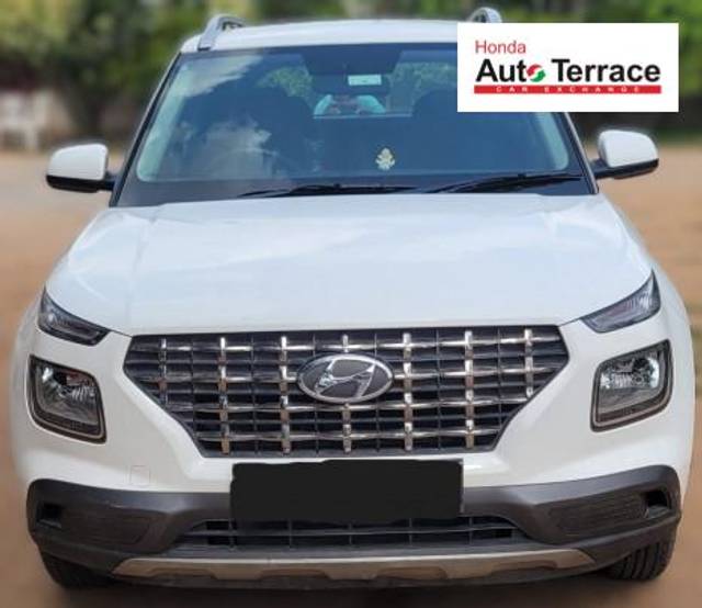 https://images10.gaadi.com/usedcar_image/4623430/original/1e3190f643dae198ae4fd26f4538d25f.jpeg?imwidth=6400