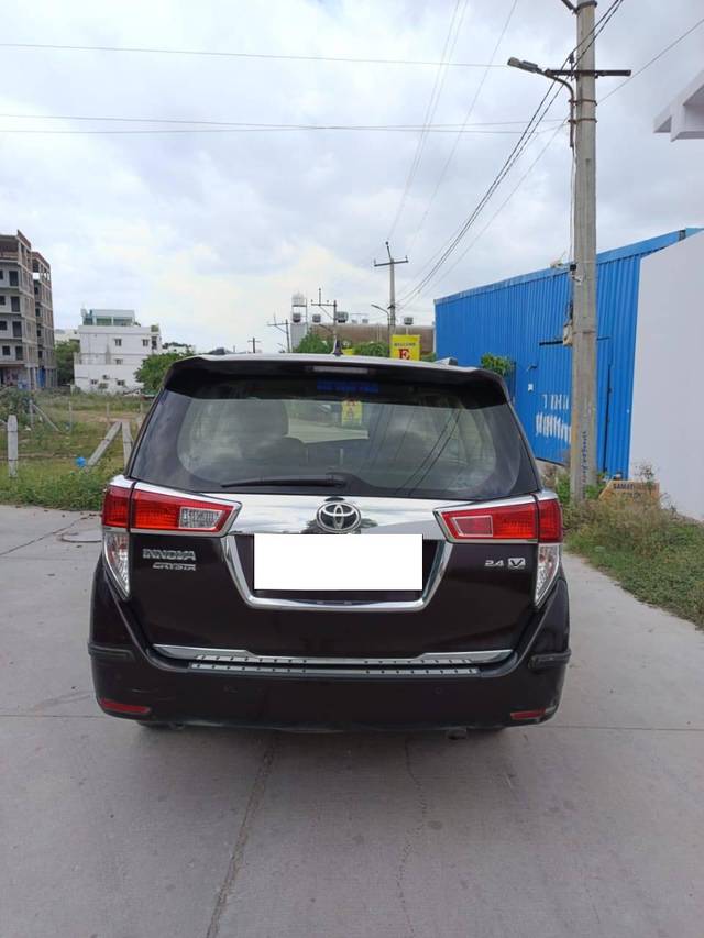 https://images10.gaadi.com/usedcar_image/4623446/original/processed_db2de845842a1ce68536cf55f52d1f5d.jpg?imwidth=6402