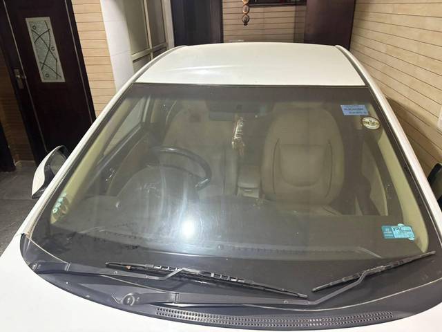 https://images10.gaadi.com/usedcar_image/4623448/original/processed_7bfebf21868c1438c460268b0974d0d2.jpg?imwidth=6402