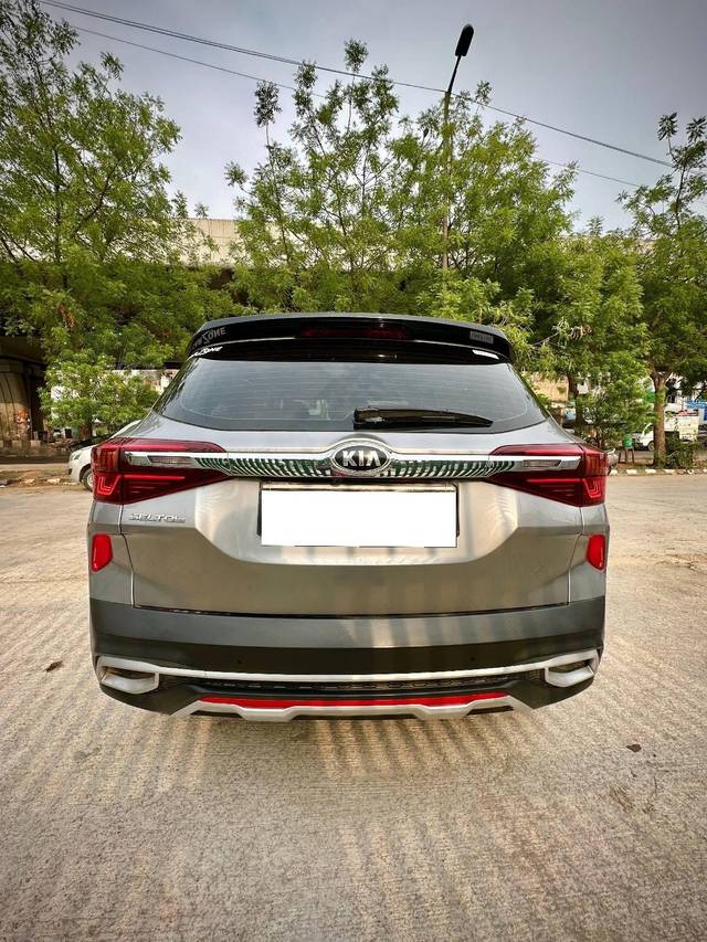 https://images10.gaadi.com/usedcar_image/4623451/original/processed_c1b1bbc7eea7aa58368e1ea4bfe09aa2.jpg?imwidth=6401