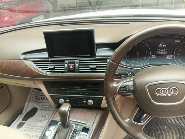 https://images10.gaadi.com/usedcar_image/4623462/original/7c615967835d7736caf444179f122cff.jpeg?imwidth=6402