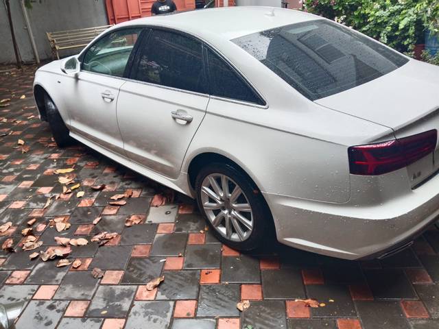 https://images10.gaadi.com/usedcar_image/4623462/original/8f2bf74ce2abd576aad72420996a6899.jpeg?imwidth=6400