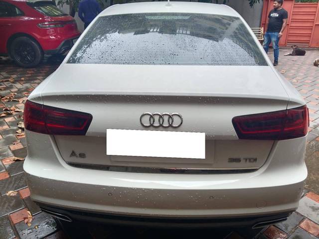 https://images10.gaadi.com/usedcar_image/4623462/original/processed_fc0e8fd5ef911ca617523119fcc76c02.jpeg?imwidth=6401