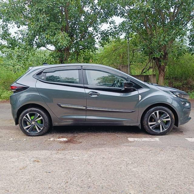 https://images10.gaadi.com/usedcar_image/4623465/original/processed_25a4ecde56e930b887cf633e252c49d7.jpg?imwidth=6401