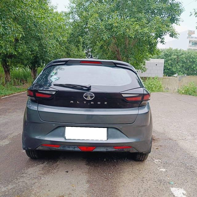 https://images10.gaadi.com/usedcar_image/4623465/original/processed_ef49c540be28f4277be299da62223e20.jpg?imwidth=6402