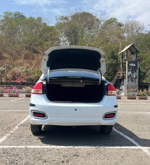 https://images10.gaadi.com/usedcar_image/4623481/original/processed_4bb1e73d97a45f525ccb23899a0d45c2.jpeg?imwidth=6402