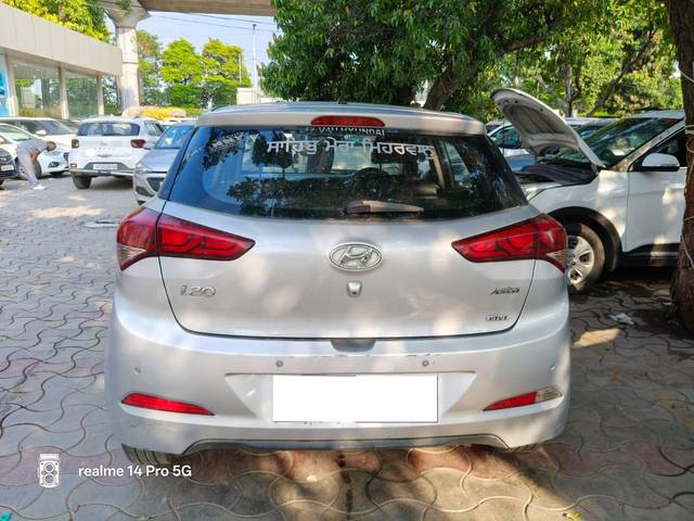 https://images10.gaadi.com/usedcar_image/4623488/original/processed_71696eafd6f137cda237eb9d4181a77f.jpg?imwidth=6401