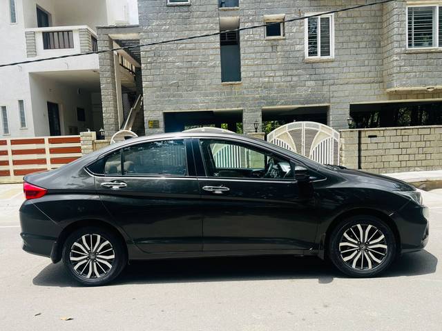 https://images10.gaadi.com/usedcar_image/4623501/original/8441ccbe7659955d03270343aeb64c93.jpg?imwidth=6401