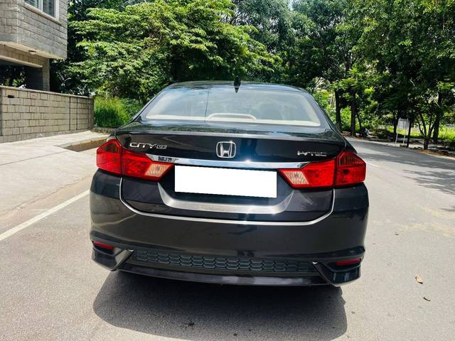https://images10.gaadi.com/usedcar_image/4623501/original/processed_5e0483f57d78adc9678e98a79d251fc0.jpg?imwidth=6402