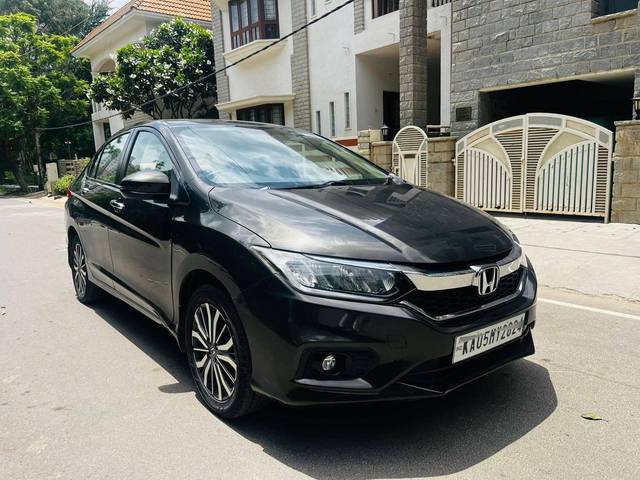 https://images10.gaadi.com/usedcar_image/4623501/original/processed_997bf52f1e08c830e4b2a2a6c0330ae5.jpg?imwidth=6400