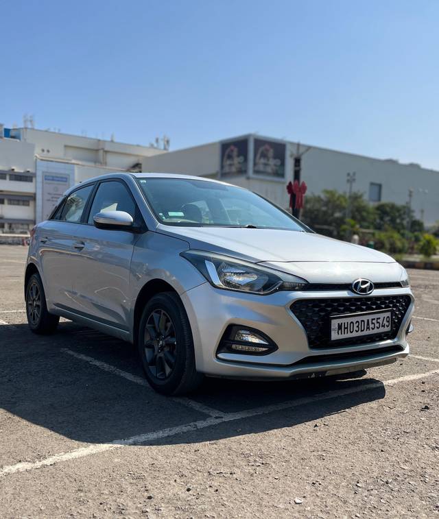 https://images10.gaadi.com/usedcar_image/4623505/original/34b0de86f51a74e2497363420800bebc.jpg?imwidth=6400