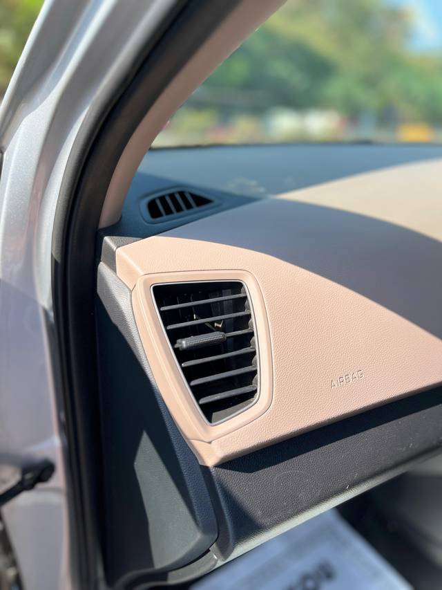 https://images10.gaadi.com/usedcar_image/4623505/original/eec4f1038a5cee42e35403984a01caa3.jpg?imwidth=6402
