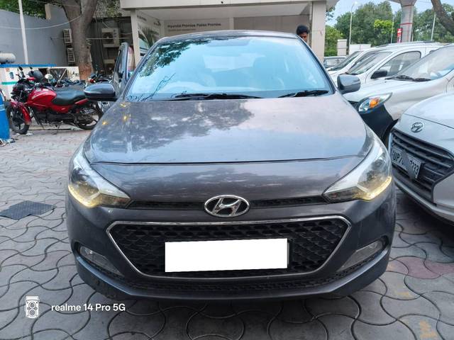 https://images10.gaadi.com/usedcar_image/4623507/original/processed_296ce18ba03d3a074d7b6942e9509e77.jpg?imwidth=6400