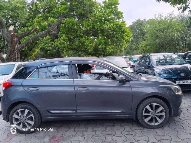 https://images10.gaadi.com/usedcar_image/4623507/original/processed_f014ac18af728cf1154a69790d8ee979.jpg?imwidth=6402
